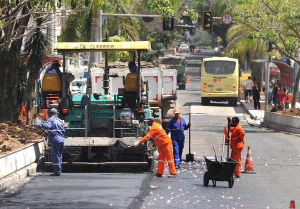 Portal de Notícias PJF | Iniciadas obras de asfaltamento da Avenida Rio Branco | SO - 8/11/2011
